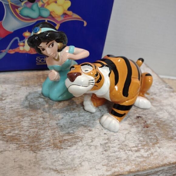 Aladdin Figurine Set of 2 - Picture 4 of 6